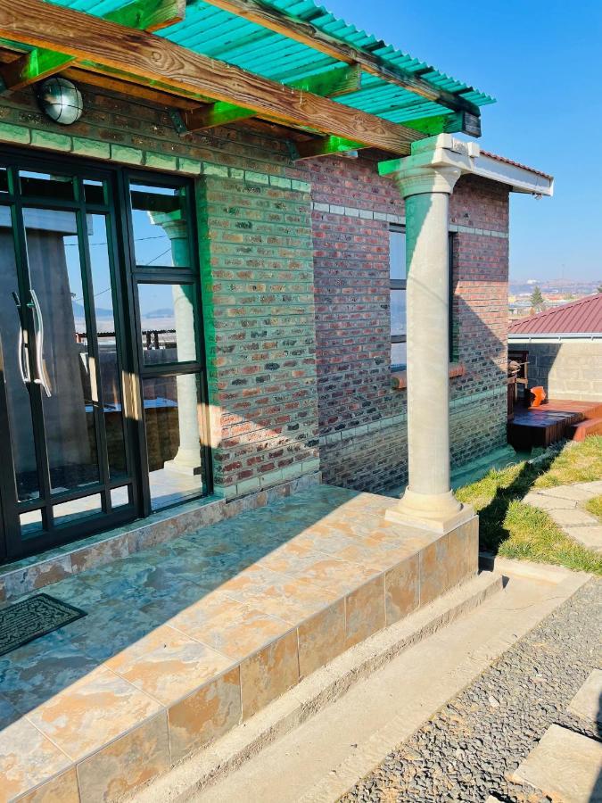 Moh Ville Guest House Maseru Buitenkant foto