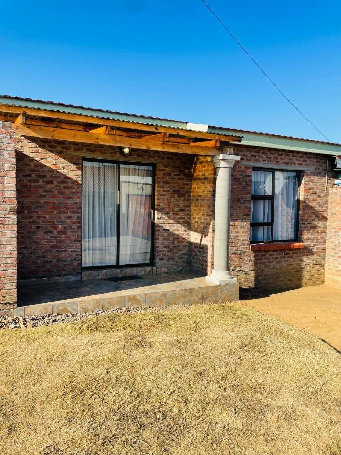 Moh Ville Guest House Maseru Buitenkant foto